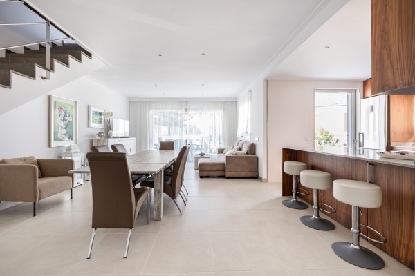 Современная вилла рядом с пляжем Муро