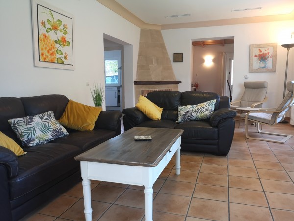 4-bedroom villa with pool 