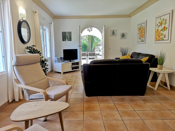 4-bedroom villa with pool 