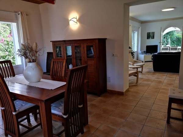 4-bedroom villa with pool 