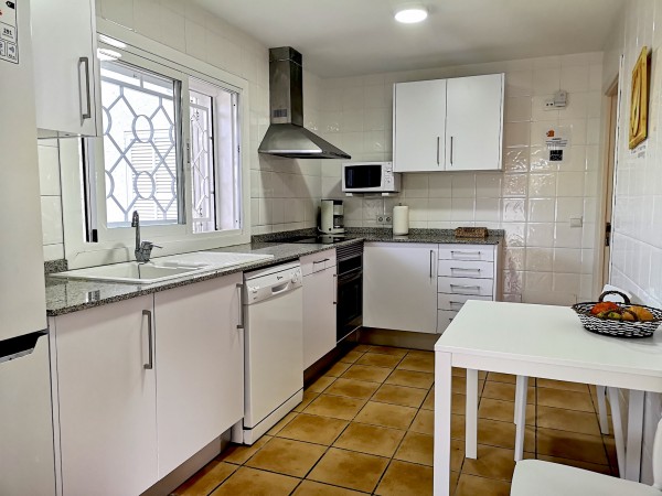 4-bedroom villa with pool 