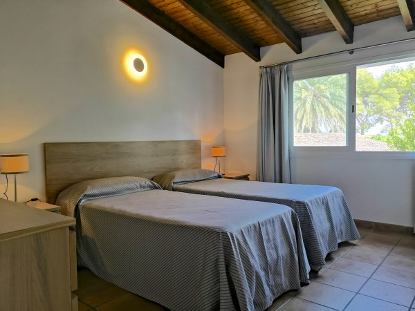 4-bedroom villa with pool 
