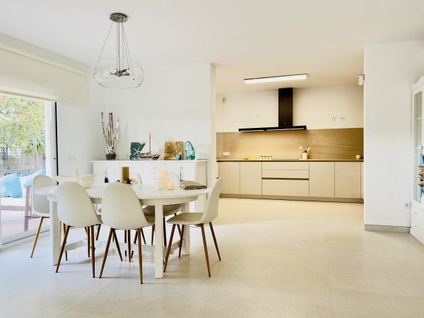 Mediterranean villa for 8 guests at 100m from the beach