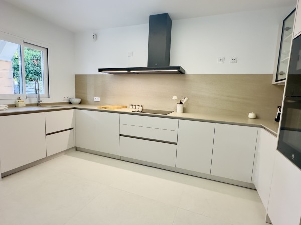 Mediterranean villa for 8 guests at 100m from the beach