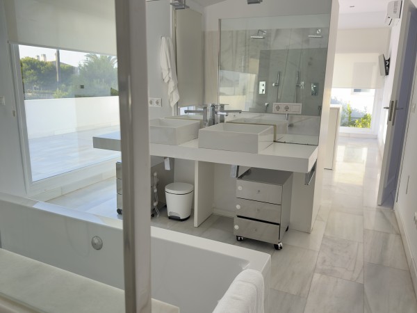 Mediterranean villa for 8 guests at 100m from the beach