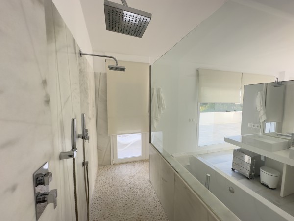 Mediterranean villa for 8 guests at 100m from the beach