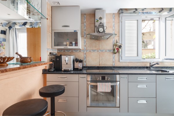 Planta baja soleada jardín y vistas al mar