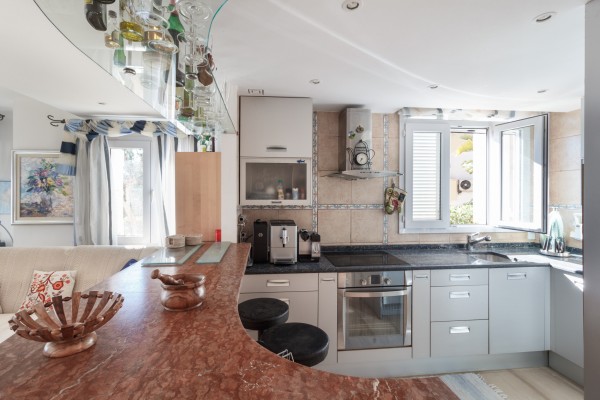 Planta baja soleada jardín y vistas al mar