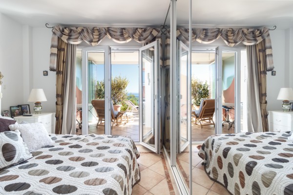 Planta baja soleada jardín y vistas al mar