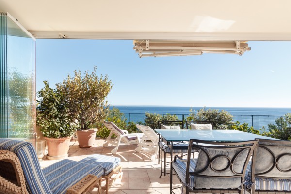 Planta baja soleada jardín y vistas al mar