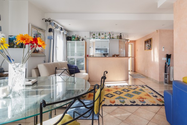 Planta baja soleada jardín y vistas al mar