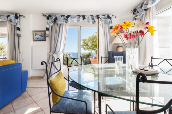 Planta baja soleada jardín y vistas al mar