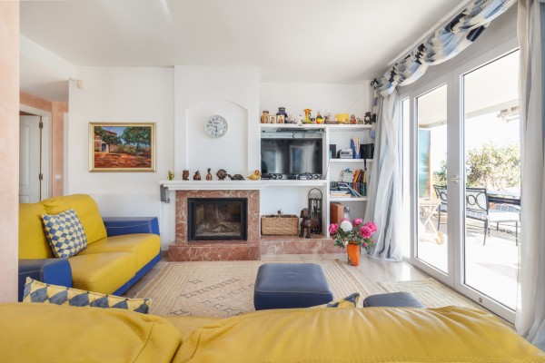 Planta baja soleada jardín y vistas al mar