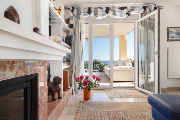 Planta baja soleada jardín y vistas al mar