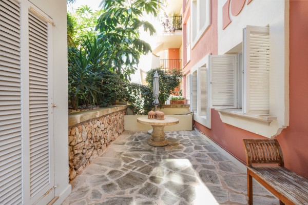 Planta baja soleada jardín y vistas al mar