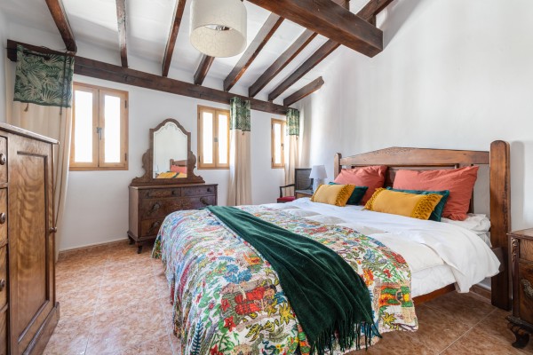 Casa tradicional de pueblo con vistas