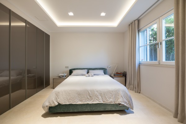 Chalet orientado al sur con piscina y vistas al mar