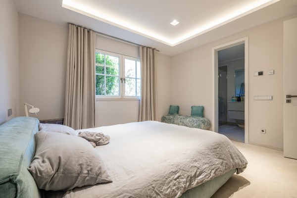 Chalet orientado al sur con piscina y vistas al mar