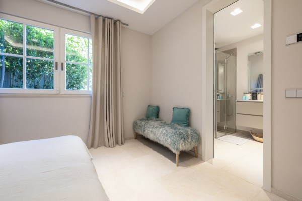 Chalet orientado al sur con piscina y vistas al mar