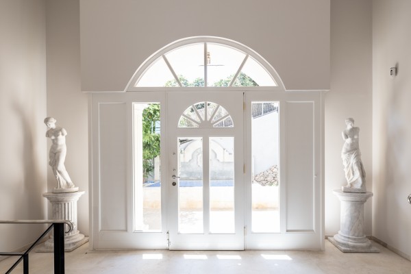 Chalet orientado al sur con piscina y vistas al mar