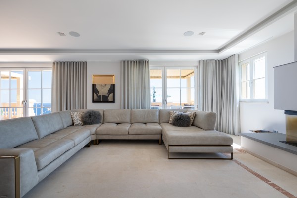 Chalet orientado al sur con piscina y vistas al mar