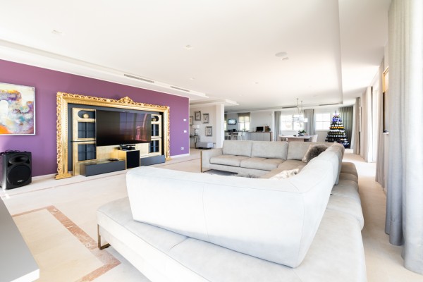 Chalet orientado al sur con piscina y vistas al mar