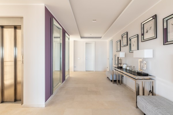 Chalet orientado al sur con piscina y vistas al mar