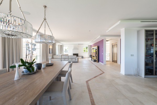 Chalet orientado al sur con piscina y vistas al mar