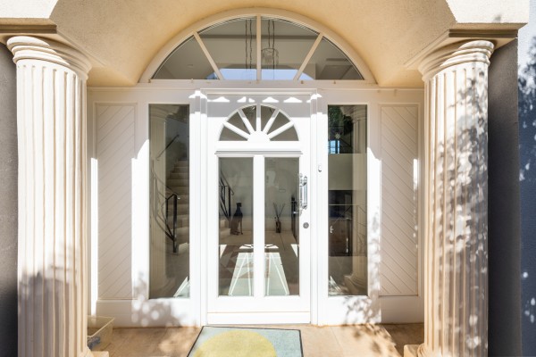 Chalet orientado al sur con piscina y vistas al mar