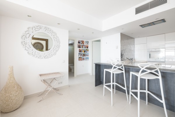 Espléndido apartamento con vistas al mar en primera línea de la zona más solicitada