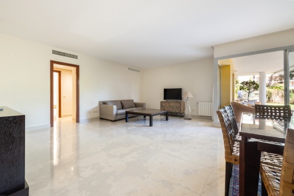 Planta baja con 4 habitaciones en venta en Sol de Mallorca