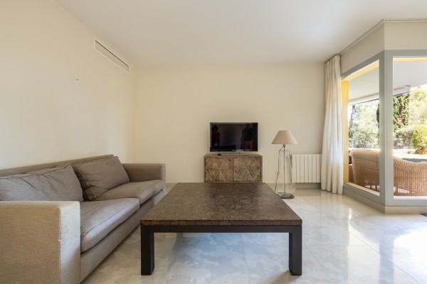 Planta baja con 4 habitaciones en venta en Sol de Mallorca