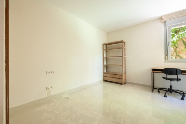 Planta baja con 4 habitaciones en venta en Sol de Mallorca