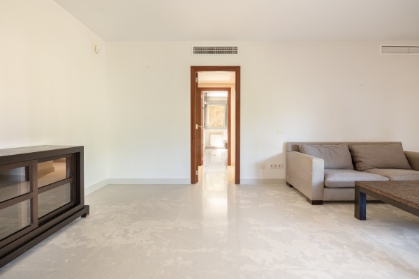 Planta baja con 4 habitaciones en venta en Sol de Mallorca