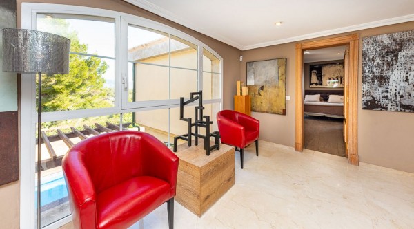 Mediterrane Villa mit großem Stil und Aussicht