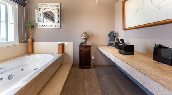 Mediterrane Villa mit großem Stil und Aussicht