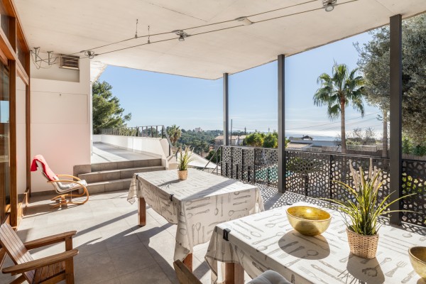 Modern villa with sea views in sought-after area