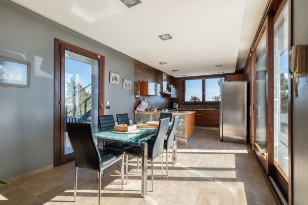 Modern villa with sea views in sought-after area