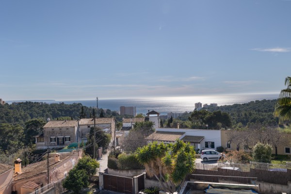 Modern villa with sea views in sought-after area