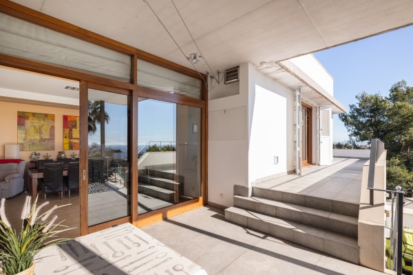 Modern villa with sea views in sought-after area