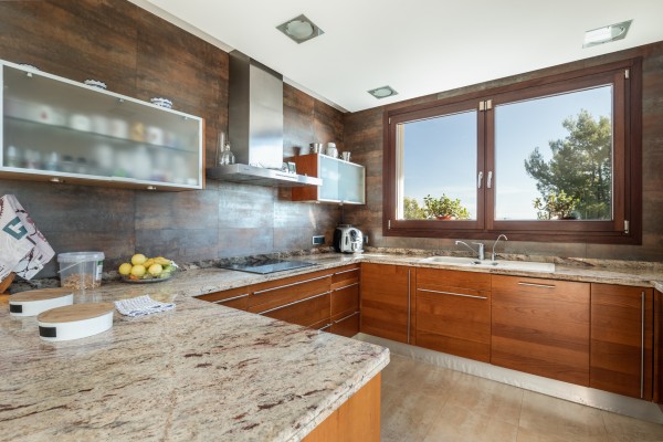 Modern villa with sea views in sought-after area