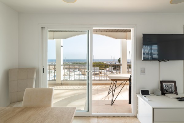 Precioso piso con vistas en primera línea de un prestigioso club náutico