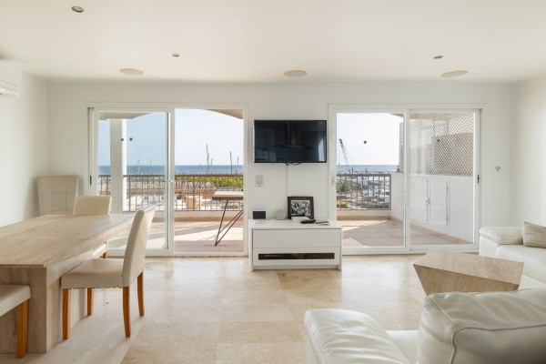 Precioso piso con vistas en primera línea de un prestigioso club náutico