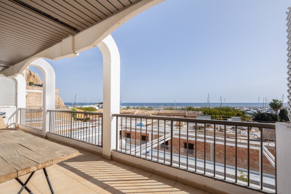 Precioso piso con vistas en primera línea de un prestigioso club náutico