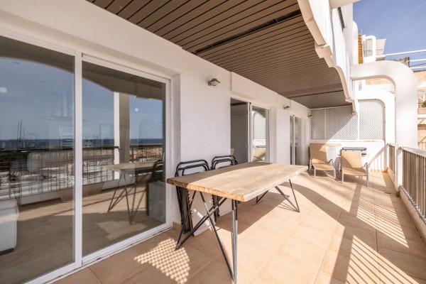 Precioso piso con vistas en primera línea de un prestigioso club náutico