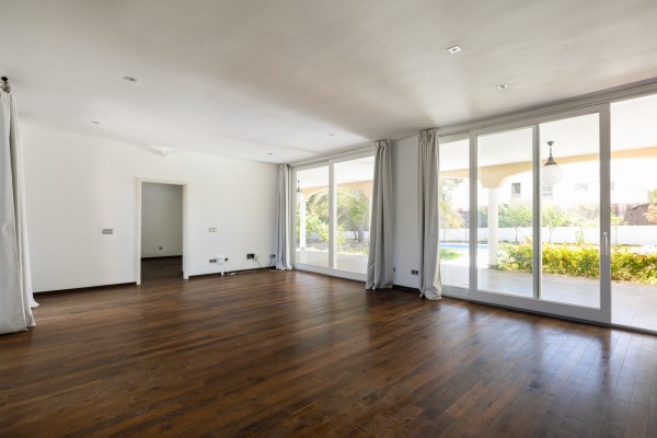 Villa with pool and large garage for several cars in Sol de Mallorca