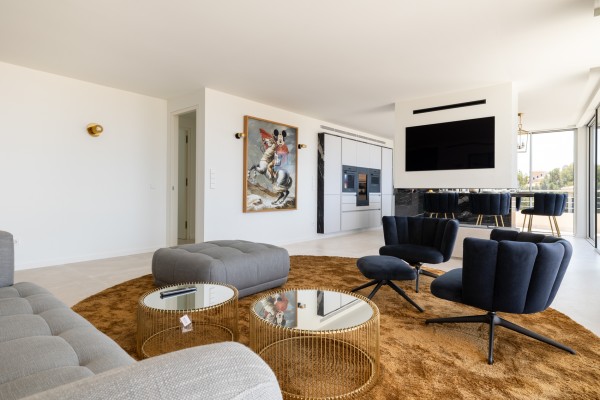 Ático vanguardista con piscina infinita y acabados exclusivos