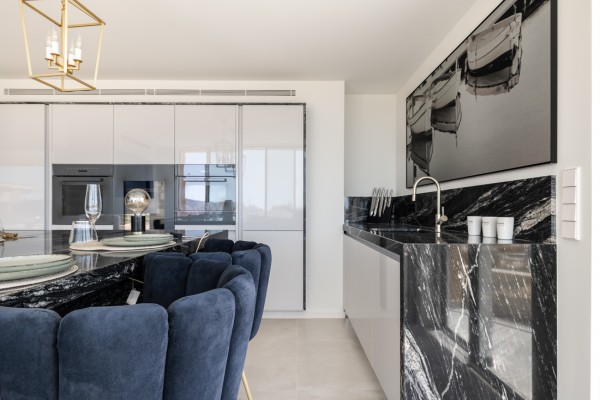 Ático vanguardista con piscina infinita y acabados exclusivos