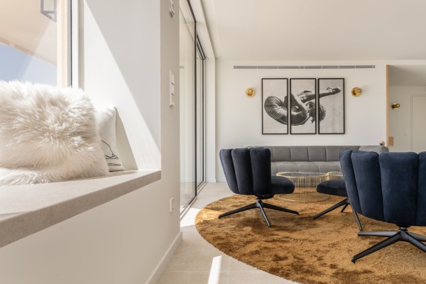 Ático vanguardista con piscina infinita y acabados exclusivos