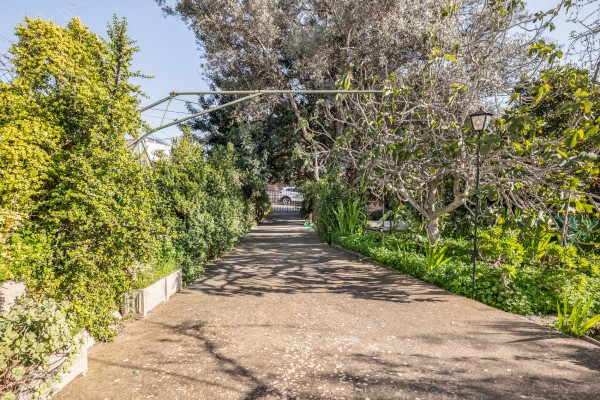 Urban Plot with Dual Access in Palma’s Coveted Génova Area